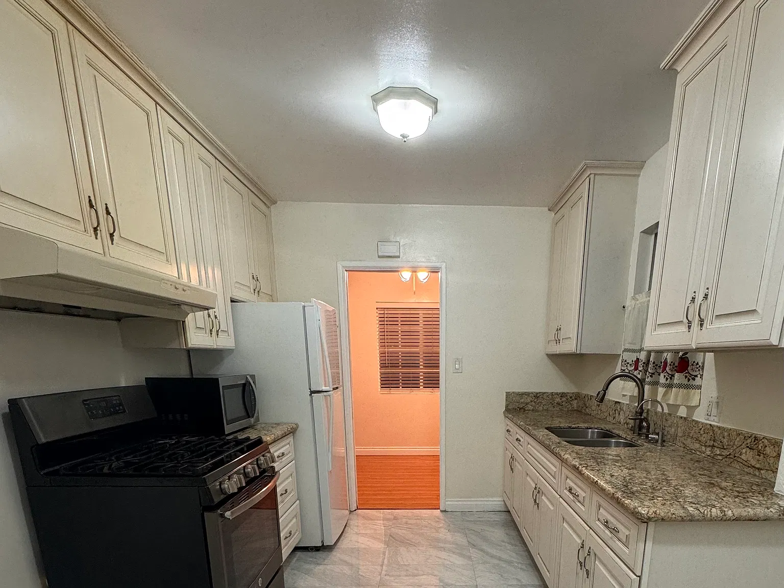 3 bed, 1633 sqft, $3,800 — Photo 1