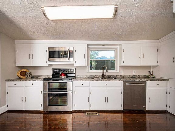 5th image of 149 Triple Oak Cir