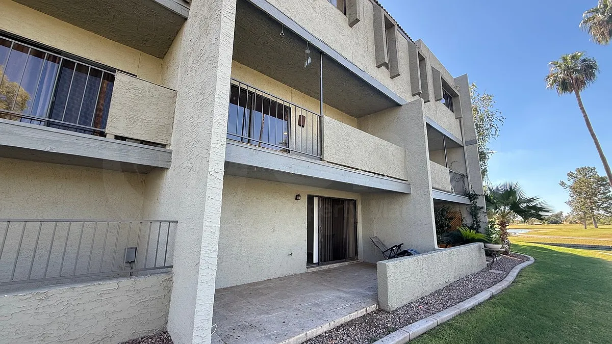 3 bed, 2.0 bath, 1963 sqft, $2,049 — Photo 3