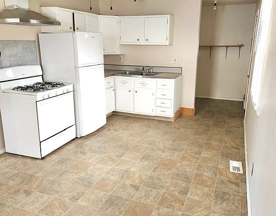 4th image of 1505 Holly Hill Dr