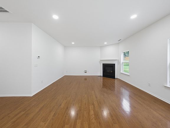 3rd image of 205 Rosaline Ln