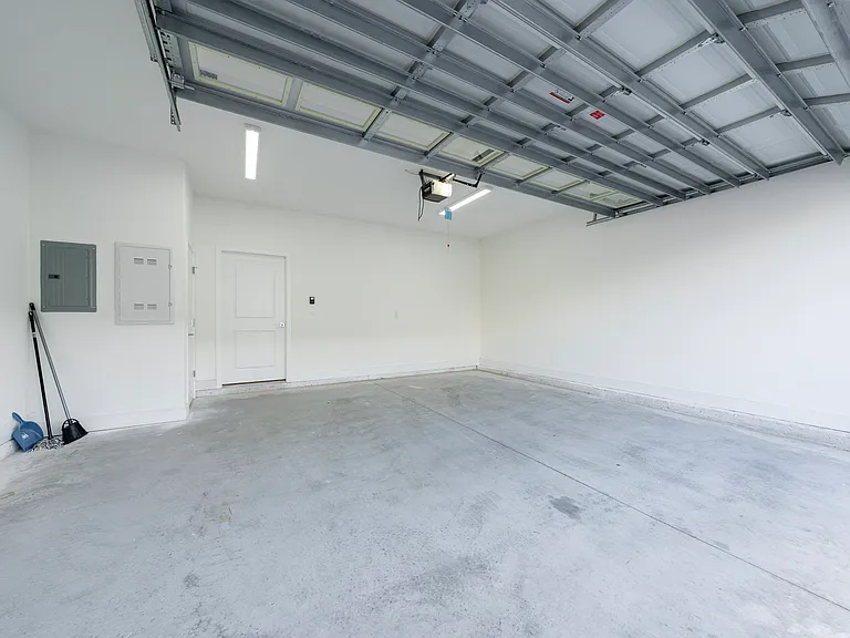 2105 Broome St — Photo 22