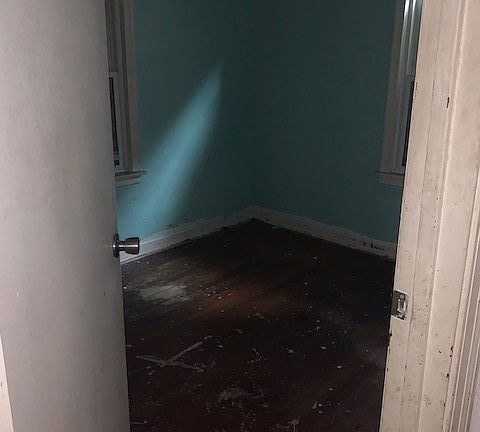 5th image of 137 W Parkwood Ave