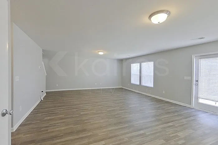 4 bed, 3.0 bath, 2010 sqft, $2,045 — Photo 2