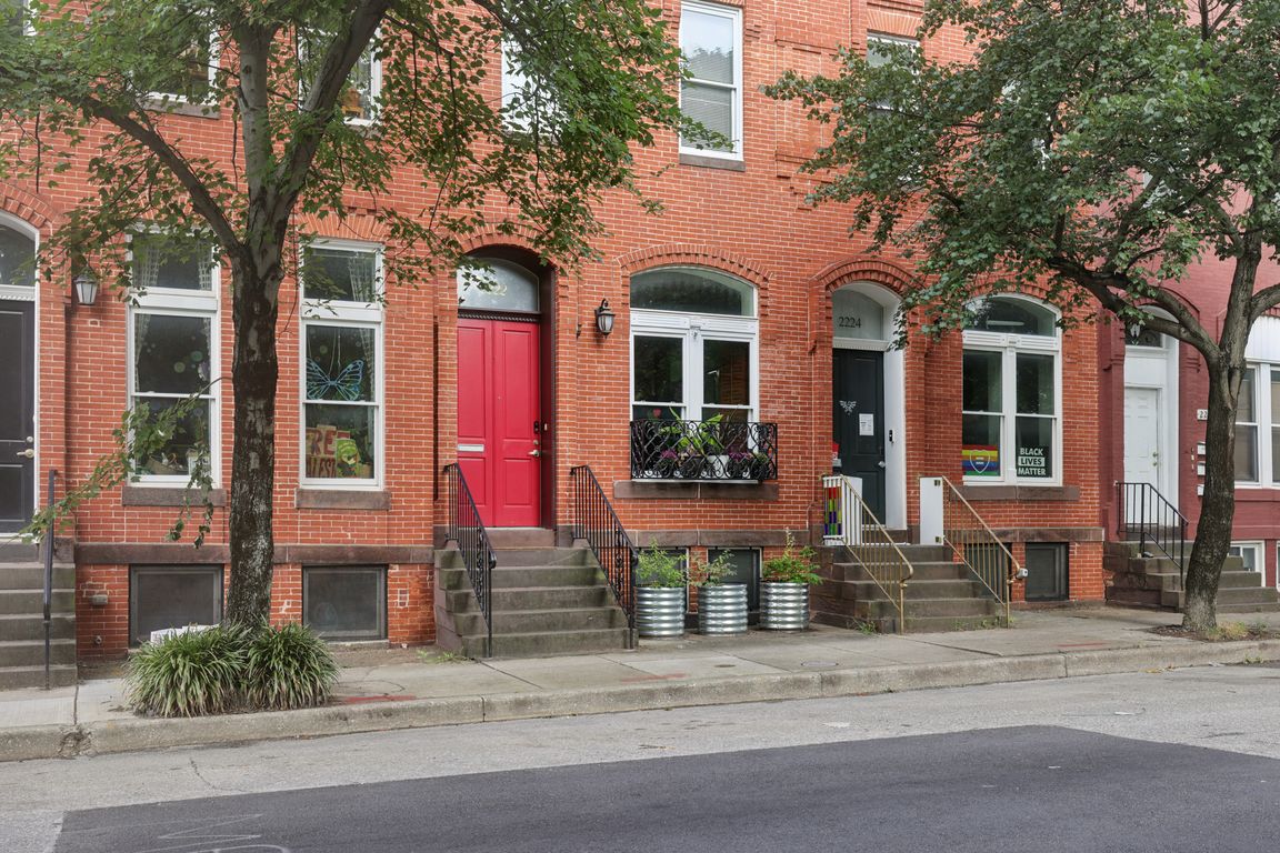 N Calvert St-S1408-005.jpg