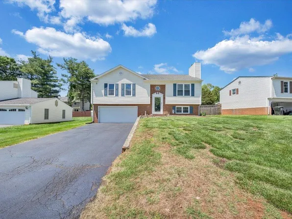 6032 Old Manor Ct, Roanoke, VA 24019