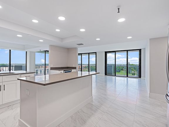 3rd image of 123 Lakeshore Dr APT 944