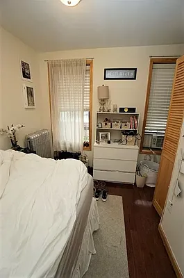 Rented by Universal Realty Group | media 2