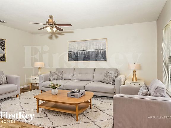 3rd image of 1523 S Cranberry Blvd