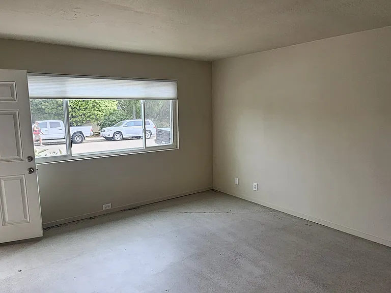 744 Foxglove St — Photo 10