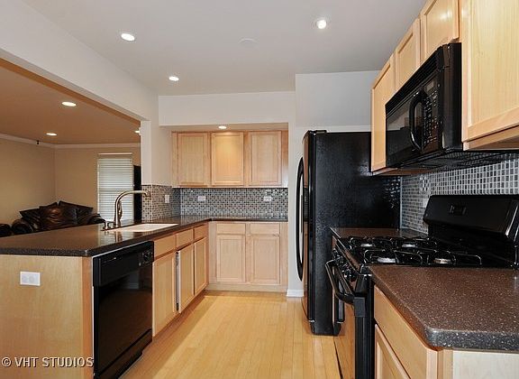 2nd image of 1580 Victoria Park Cir