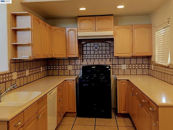 5th image of 4140 S Royal Links Cir