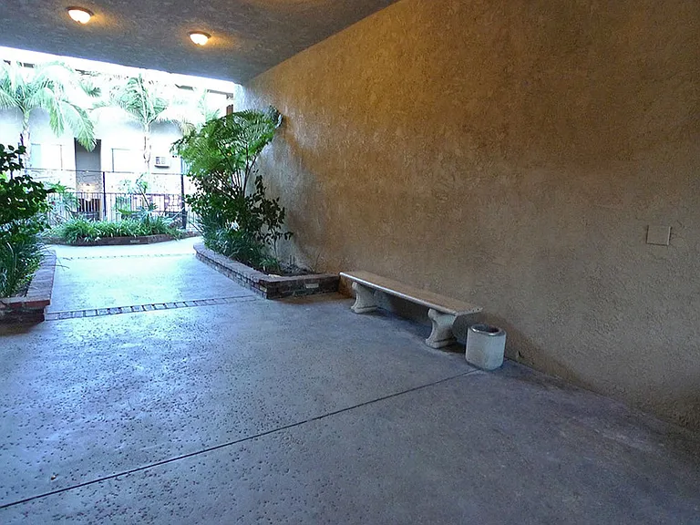 Alhambra @ Studio City Apts. — Photo 9
