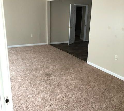 3rd image of 133 Lakeside Dr