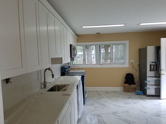 3rd image of 1780 Lucille Ct