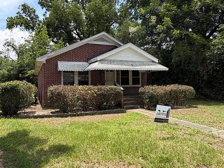 915 Gilder St — Photo 2