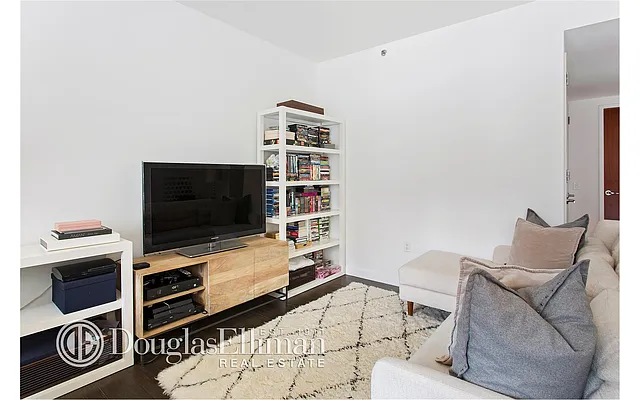 Rented by Douglas Elliman | media 16