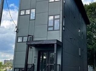 805 Maplewood Ave #B, Ottawa, ON K2B 5V4