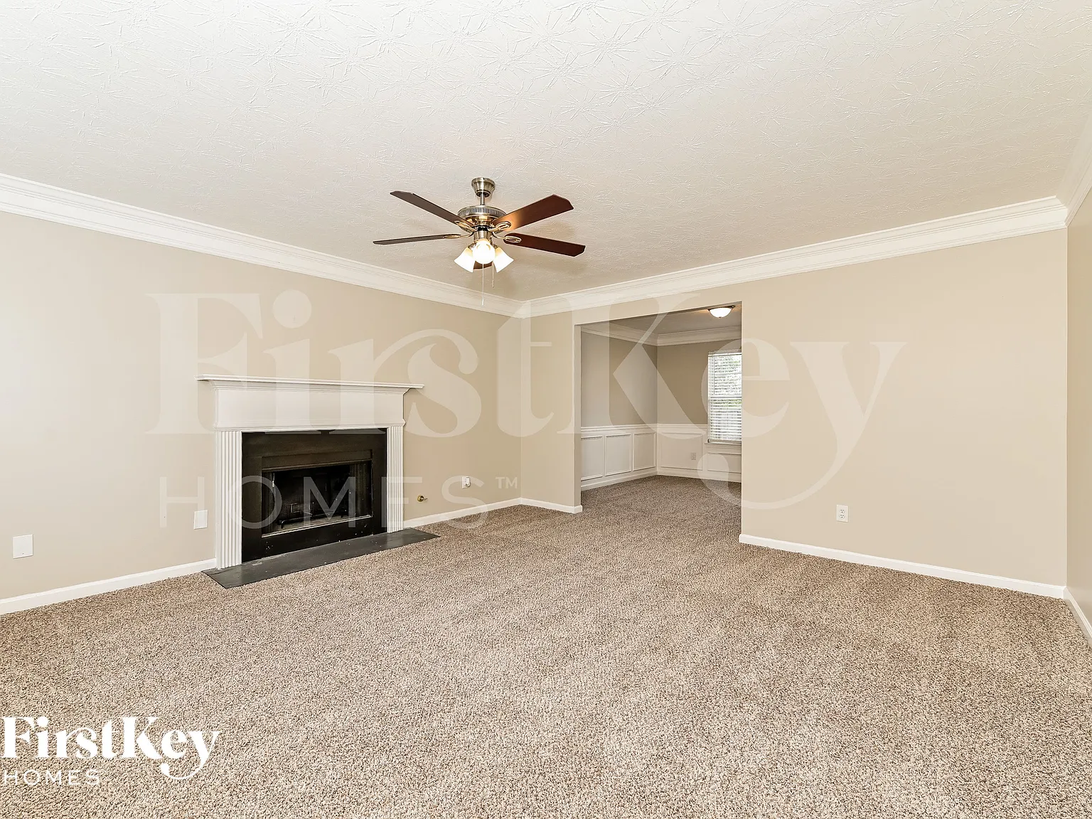 3 bed, 2.5 bath, 1958 sqft, $2,005 — Photo 2