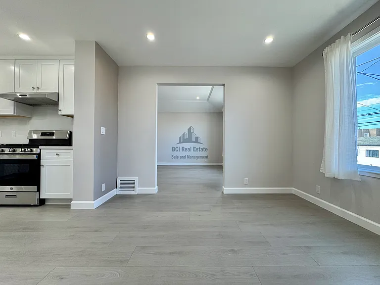 2114 35th Ave — Photo 14