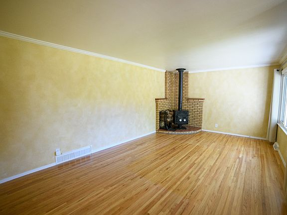 3rd image of 3823 4th Ave S