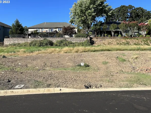 2751 NW Pinehurst Dr #7, McMinnville, OR 97128