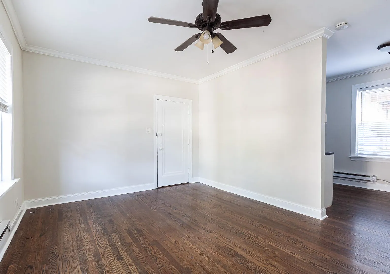 646 W Roscoe St — Photo 4