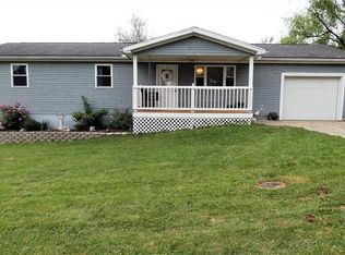 12 Suzanne St, Little Hocking, OH 45742