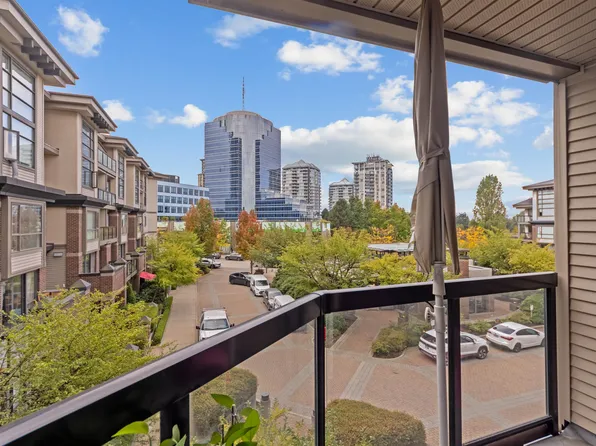 10838 City Pkwy #329, Surrey, BC V3T 5X9