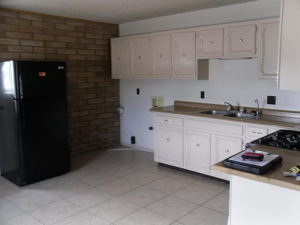 2nd image of 1409 Aspen Dr APT A