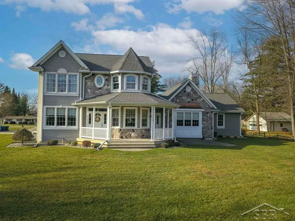 5596 N Easy St, Sanford, MI 48657