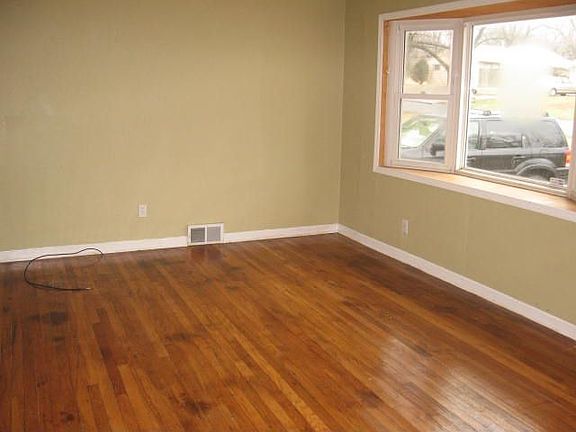 5th image of 11309 Manchester Ave