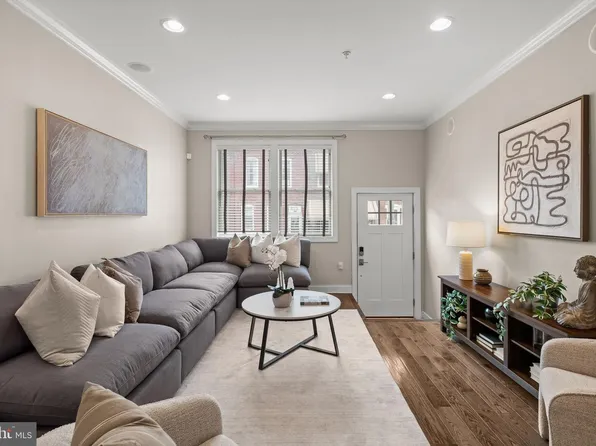 2129 Tasker St, Philadelphia, PA 19145