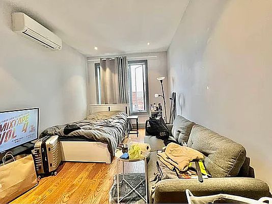 4th image of 264 Sullivan Pl #4E