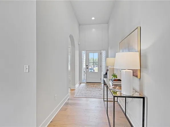 24916 W 98th Pl, Lenexa, KS 66227