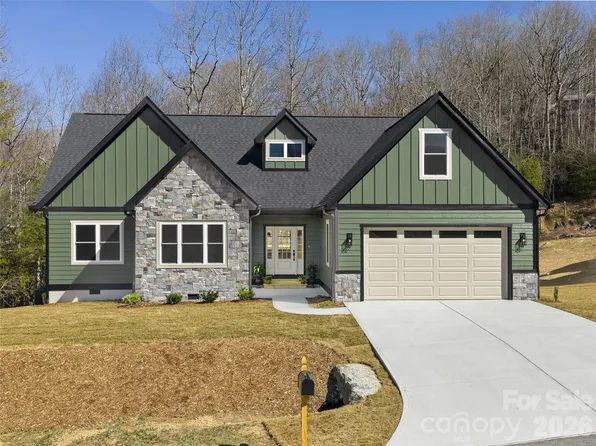 399 Crystal Heights Dr, Hendersonville, NC 28739