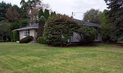 3rd image of 4 Park Ln