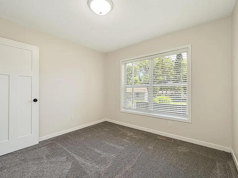 85 Maple Island Rd — Photo 7