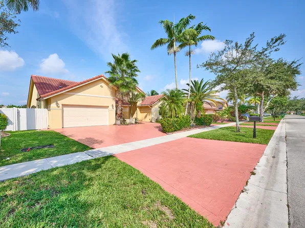 786 NW 164th Ave, Pembroke Pines, FL 33028
