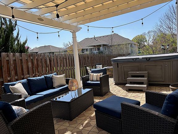 Patio with pergola 