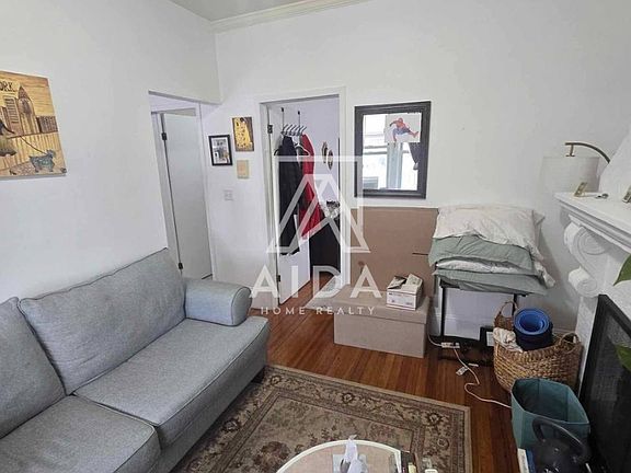 4th image of 2056 49th St #2