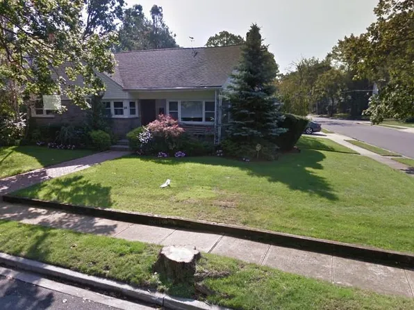 86 Voorhis Avenue, Rockville Centre, NY 11570