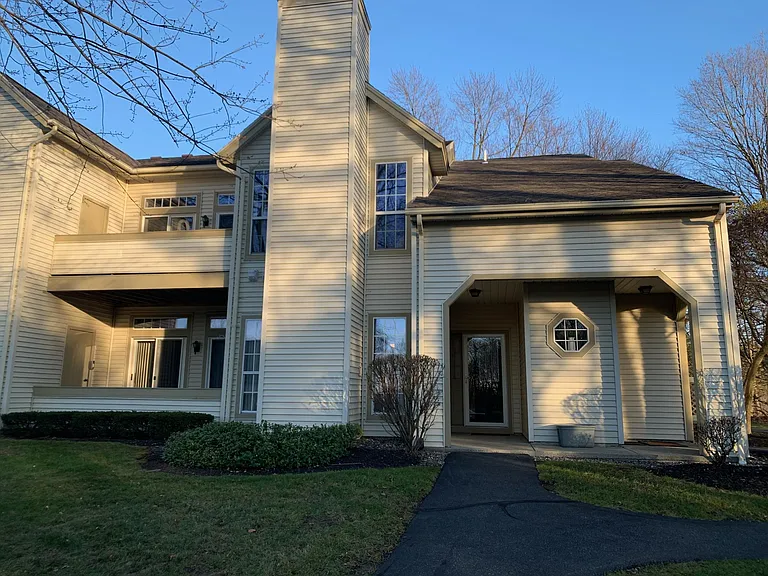 1912 Hampton Place Blvd — Photo 1