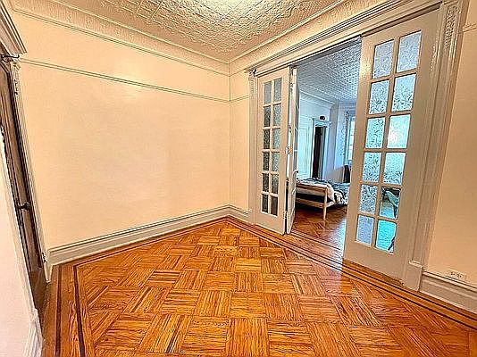 4th image of 291 New York Ave #4