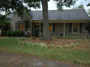 1033 Hunters Point Dr, Cordova, TN 38018