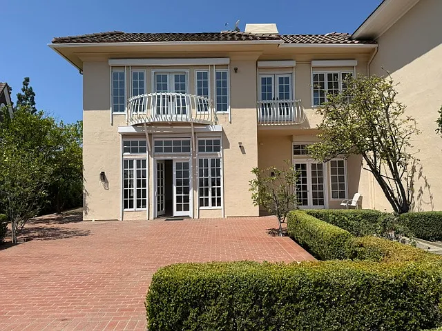 2222 Canyonback Rd — Photo 1