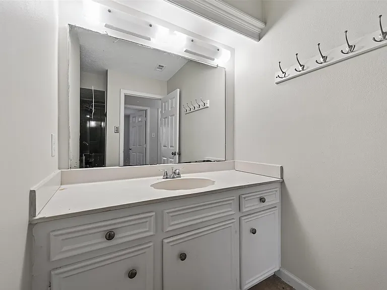 6102 Crakston St — Photo 29