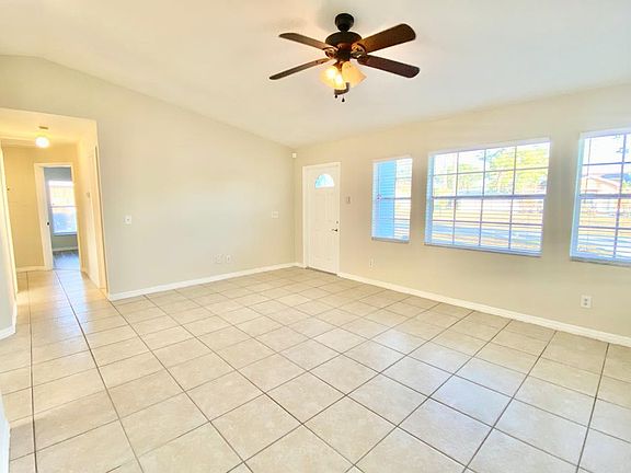 4th image of 417 Candlewick Cir S
