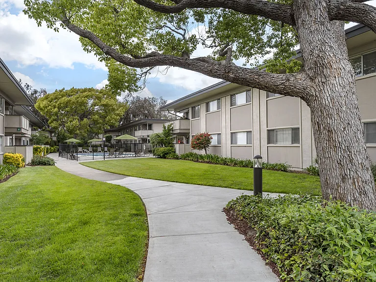 Glenmoor Green Apartments — Photo 45