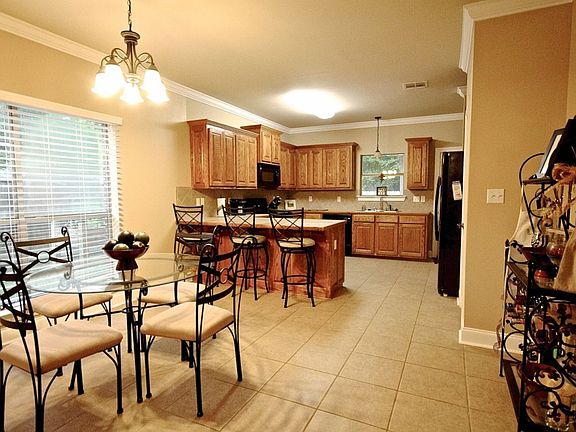 5th image of 39192 Balmoral Dr